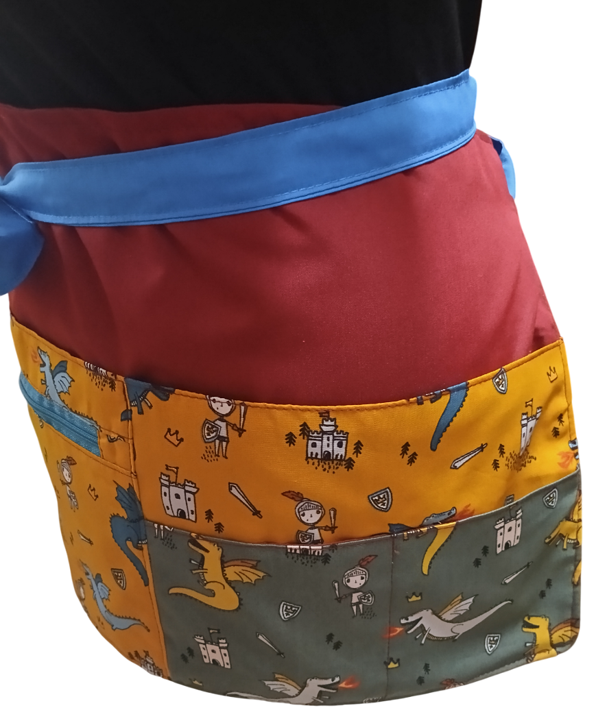 Delantal Corto Luchando contra Dragones