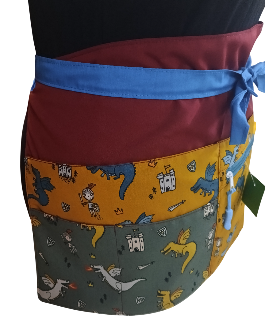 Delantal Corto Luchando contra Dragones